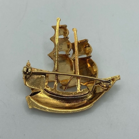 Vtg Damascene Spanish Pirate Ship Sail boat Gold Tone Black Enamel Brooch 1.5” - Picture 4 of 6